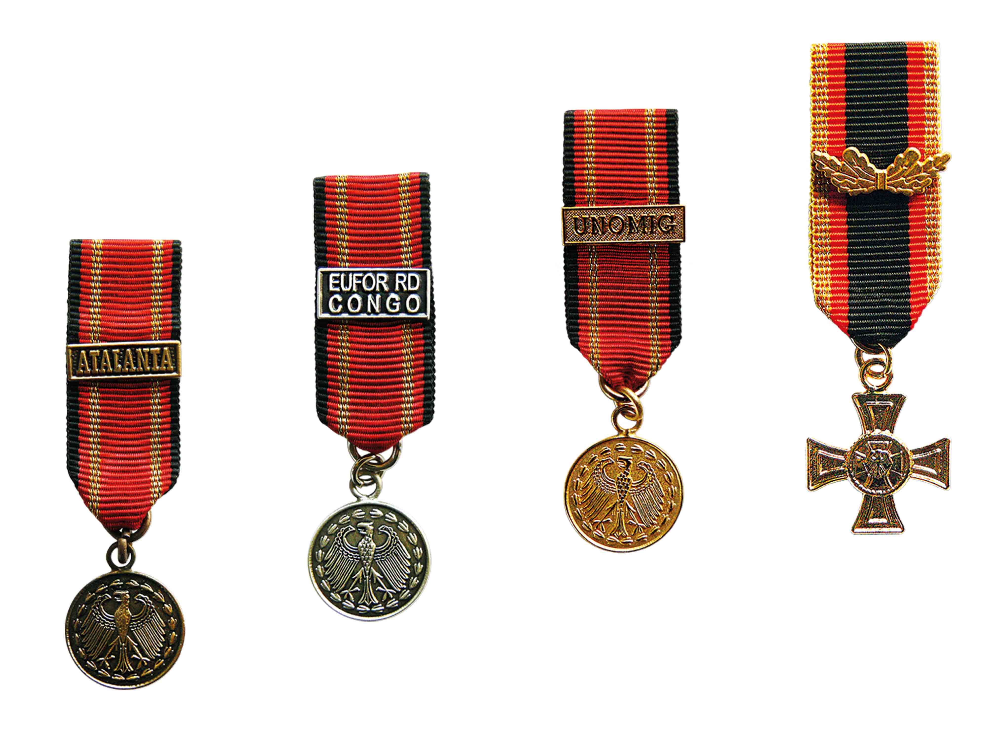 Miniaturschluppen, Einsatzmedaillen und Ehrenkreuz Miniaturschluppen, Einsatzmedaillen und Ehrenkreuz